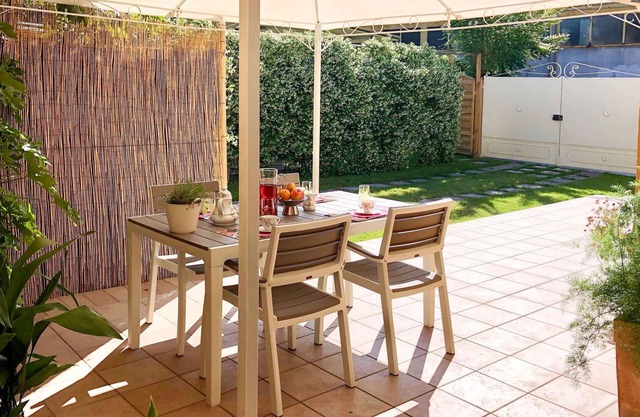 Stunning villa for 4 guests with WIFI, TV, patio and parking