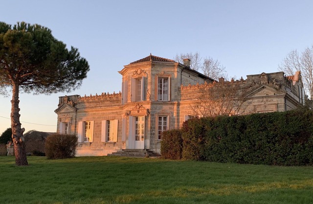 Stunning 16c. Manor - Pickleball, Bocce Ball, Swimming Pool - up to 10 people