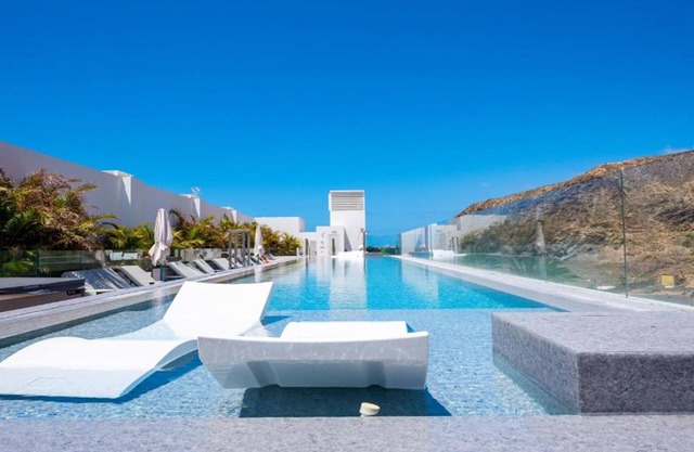Stunning 2 Bedroom Apartment. Communal Heated Pool