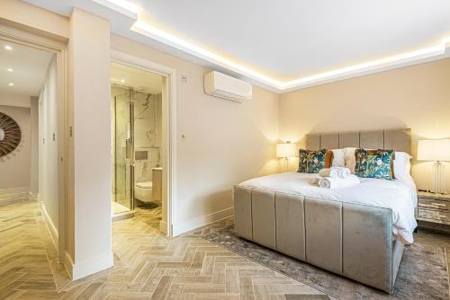 Stunning 2 Bedroom Apartment with Private Balcony and AC