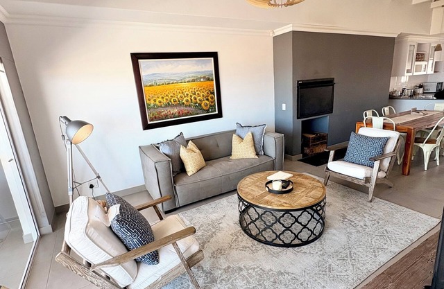 Stunning 2x Bedrooms Penthouse with Sea Views