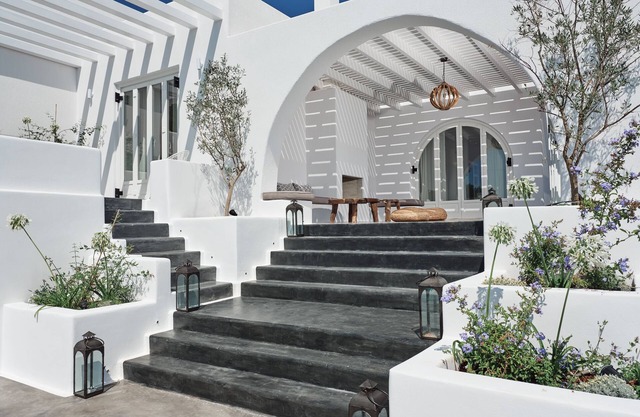 Stunning 3 Bed Villa, Heated Pool, Jacuzzi. Close to beach, shops and tavernas