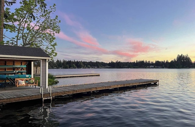 Stunning 3b1bHome w/Lake Access