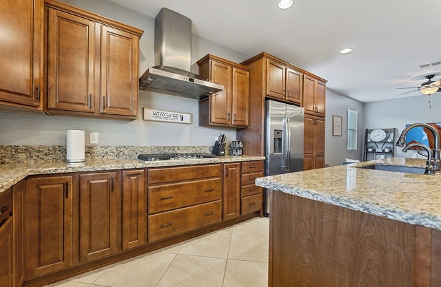 Stunning 4-bedroom house with pool in lovely Surprise