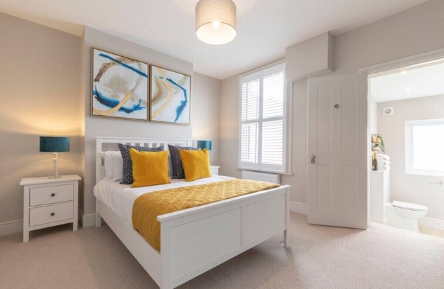 Stunning 5 Bed Regency Home