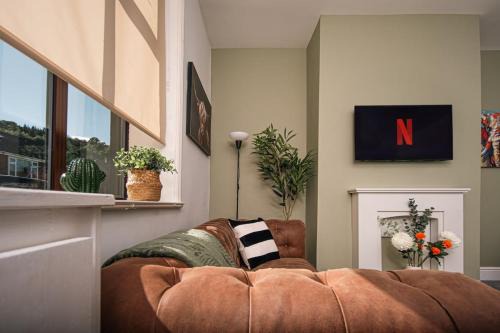 Stunning 6Bed Cottage in the Hills- Free Parking