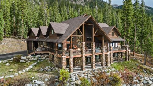 Stunning 6BR Lodge w Beautiful Mt Quandary Views