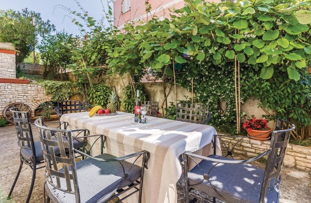 Stunning apartment in Pula with WiFi