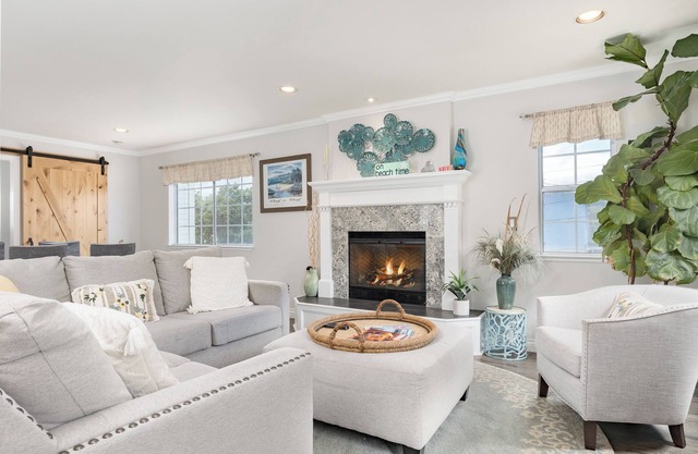 Stunning, Beach Home near Santa Cruz Beach & Boardwalk, Walk Downtown! Superhost