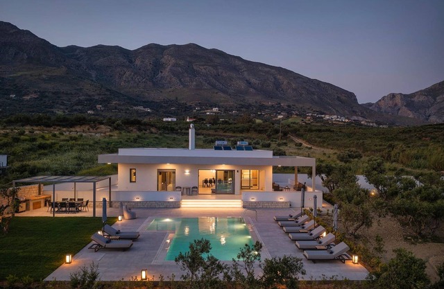Stunning Chania Villa | 4 Bedrooms | Villa Szayelaporro | Beautiful Mountain.