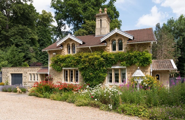 Stunning country house for up to 22 people with HOT TUBS!