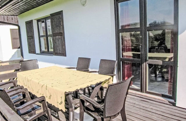 Stunning private villa for 8 people with WIFI, pool, TV, patio, pets allowed and panoramic view
