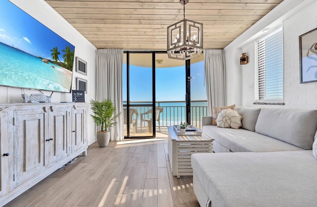 Stunning Direct Ocean Front by Convention Center