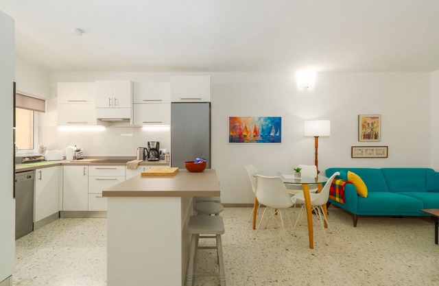 Stunning getaway 1 min from the beach at Zonqor area