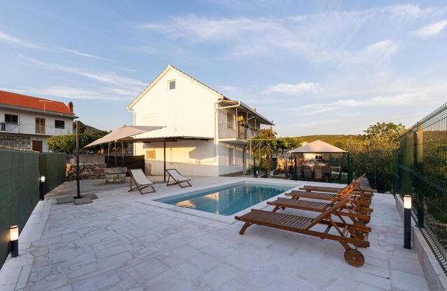 Stunning home in Blato na Cetini