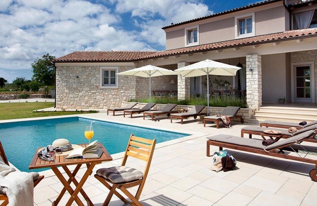 Stunning home in Divsici with WiFi