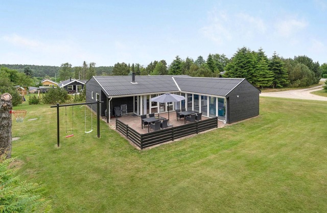 Stunning home in Ebeltoft with kitchen
