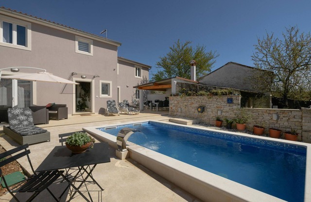 Stunning home in Fradelani with WiFi