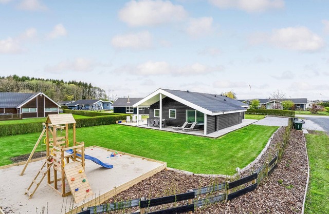 Stunning home in Juelsminde with WiFi