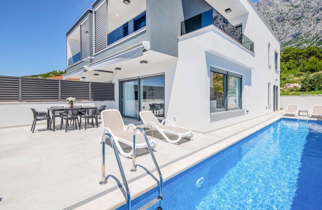 Stunning home in Makarska