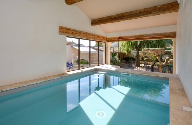 Stunning home in Noves with WiFi