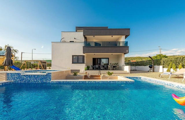 Stunning home in Posedarje