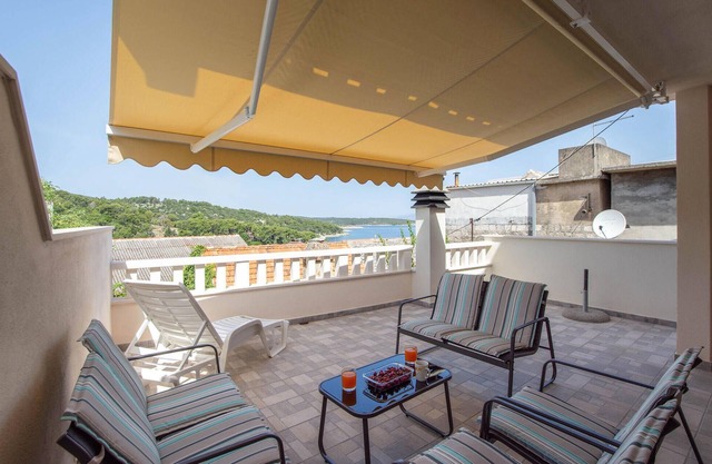 Stunning home in Povlja with kitchen