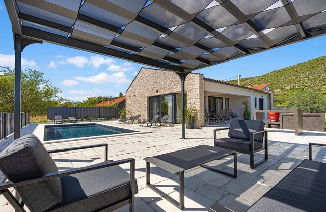 Stunning home in Sibenik with kitchen