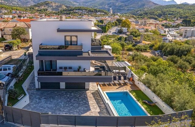 Stunning home in Solin