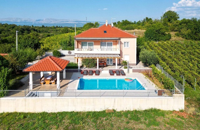 Stunning home in Trilj