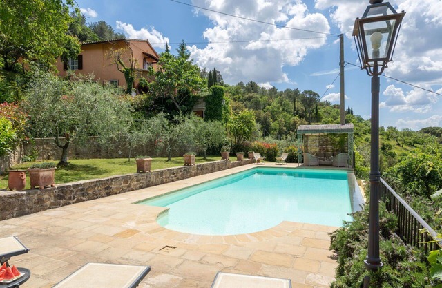 Stunning private villa for 6 people with private pool, WIFI, TV, patio and pets allowed