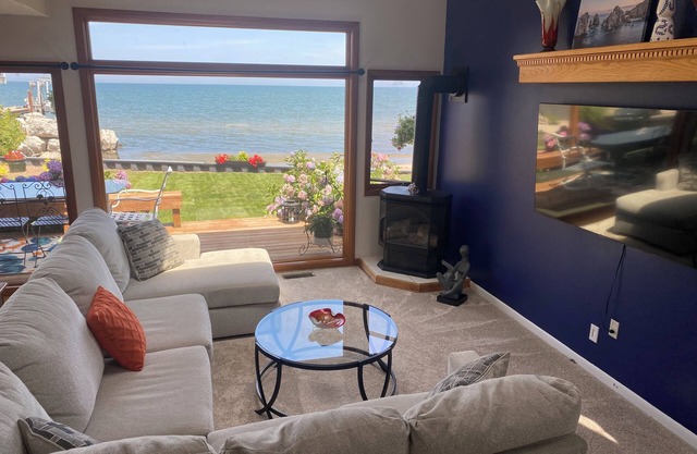 Stunning Lakefront Beach House