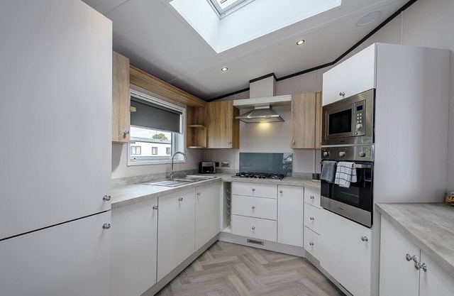 Stunning lodge with one double with en-suite shower and two twin.