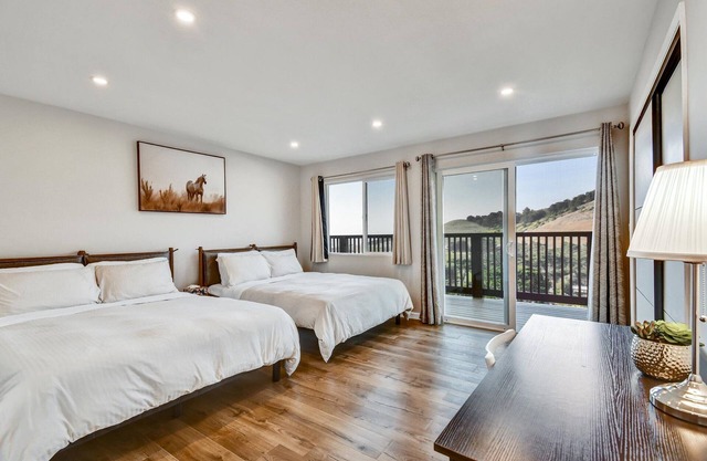 Stunning Ocean Mountain View Near SF+Beach Suite