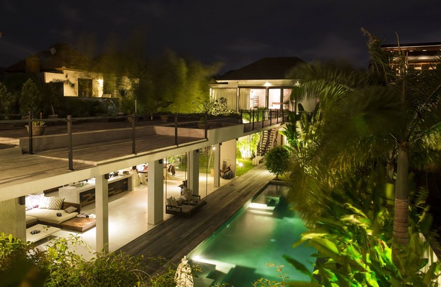 Stunning open plan 5BR villa set quietly amongst yet minutes to the beach!