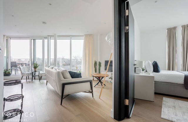Stunning penthouse apartment with breathtaking views located in Battersea.