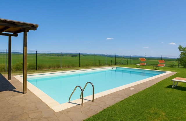 Stunning private villa with WIFI, private pool, TV, veranda and panoramic view, close to Siena