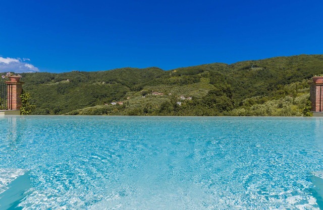 Stunning private villa with private pool, WIFI, A/C, hot tub, TV, patio and panoramic view