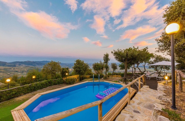 Stunning private villa with private pool, WIFI, A/C, hot tub, TV, patio and panoramic view