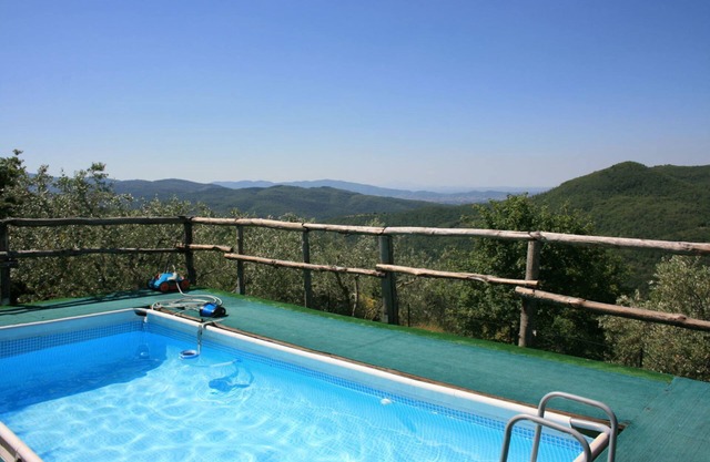 Stunning private villa for 2 people with private pool, A/C, WIFI, TV and parking, close to Arezzo