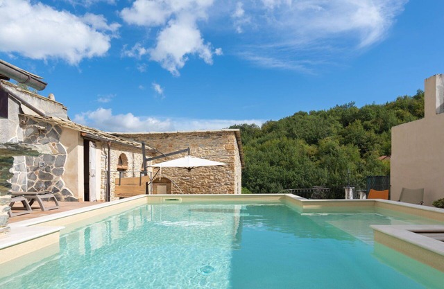 Stunning private villa with WIFI, private pool, TV, terrace, pets allowed and panoramic view