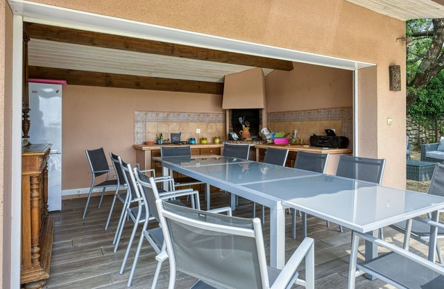 Stunning private villa for 5 guests with WIFI, A/C, private pool, TV and terrace