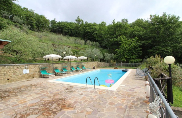 Stunning private villa for 10 people with private pool, WIFI, TV and pets allowed, close to Arezzo