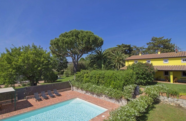 Stunning private villa for 10 people with WIFI, private pool, A/C, TV, patio and pets allowed