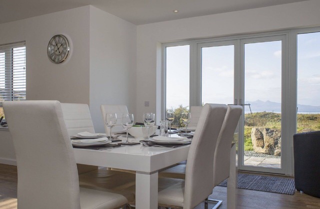 Stunning private villa for 6 guests with WIFI, TV, pets allowed and panoramic view