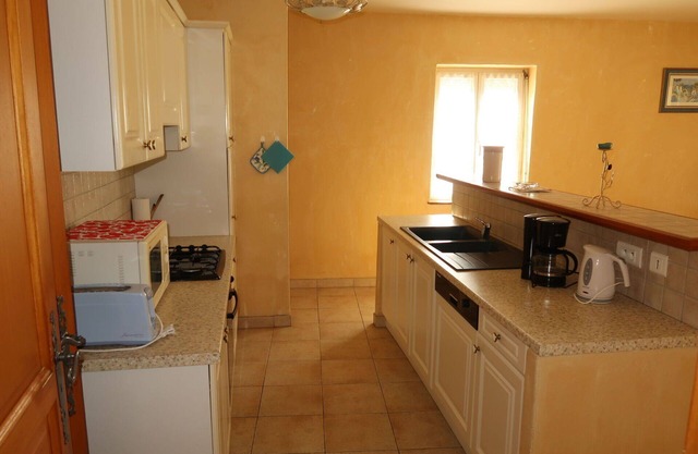 Stunning private villa for 4 guests with TV, patio and pets allowed