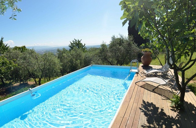 Stunning private villa with internet, A/C, private pool, TV, patio, panoramic view, close to Lucca