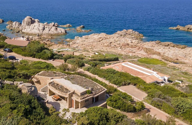 Stunning private villa for 7 guests with A/C, WIFI, TV and terrace