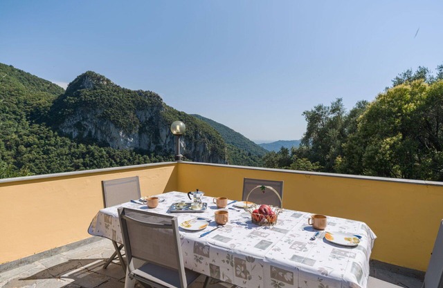 Stunning private villa for 4 people with TV, patio and panoramic view