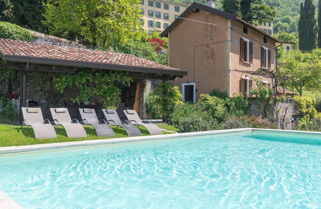 Stunning private villa for 6 people with private pool, WIFI, TV, patio and pets allowed